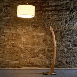 HerzBlut Amos arc lamp, natural oak frame