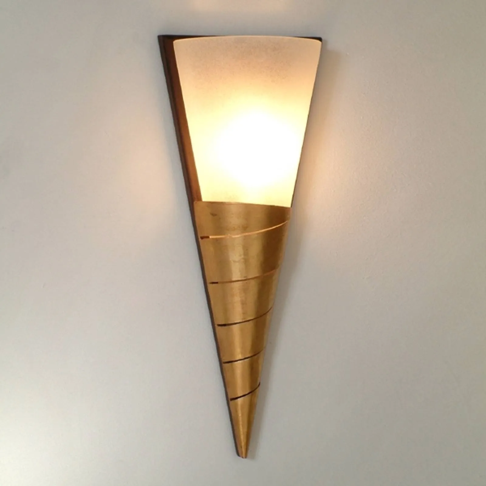 Elegant wall lamp INNOVAZIONE TRE in gold