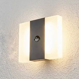 Kumi - LED outdoor wall light