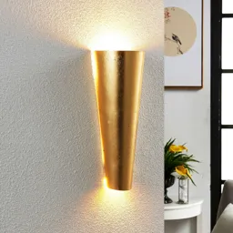 Perfectly shaped LED wall light Conan in gold