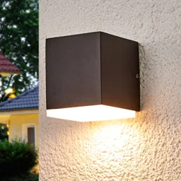 LED outdoor wall lamp Sarah, plastic diffuser