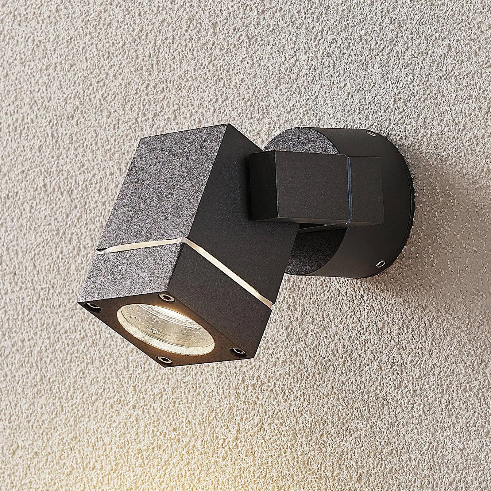 Kavuna outdoor spotlight, dark grey IP54 angular