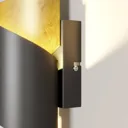Desirio metal LED wall lamp, black and gold
