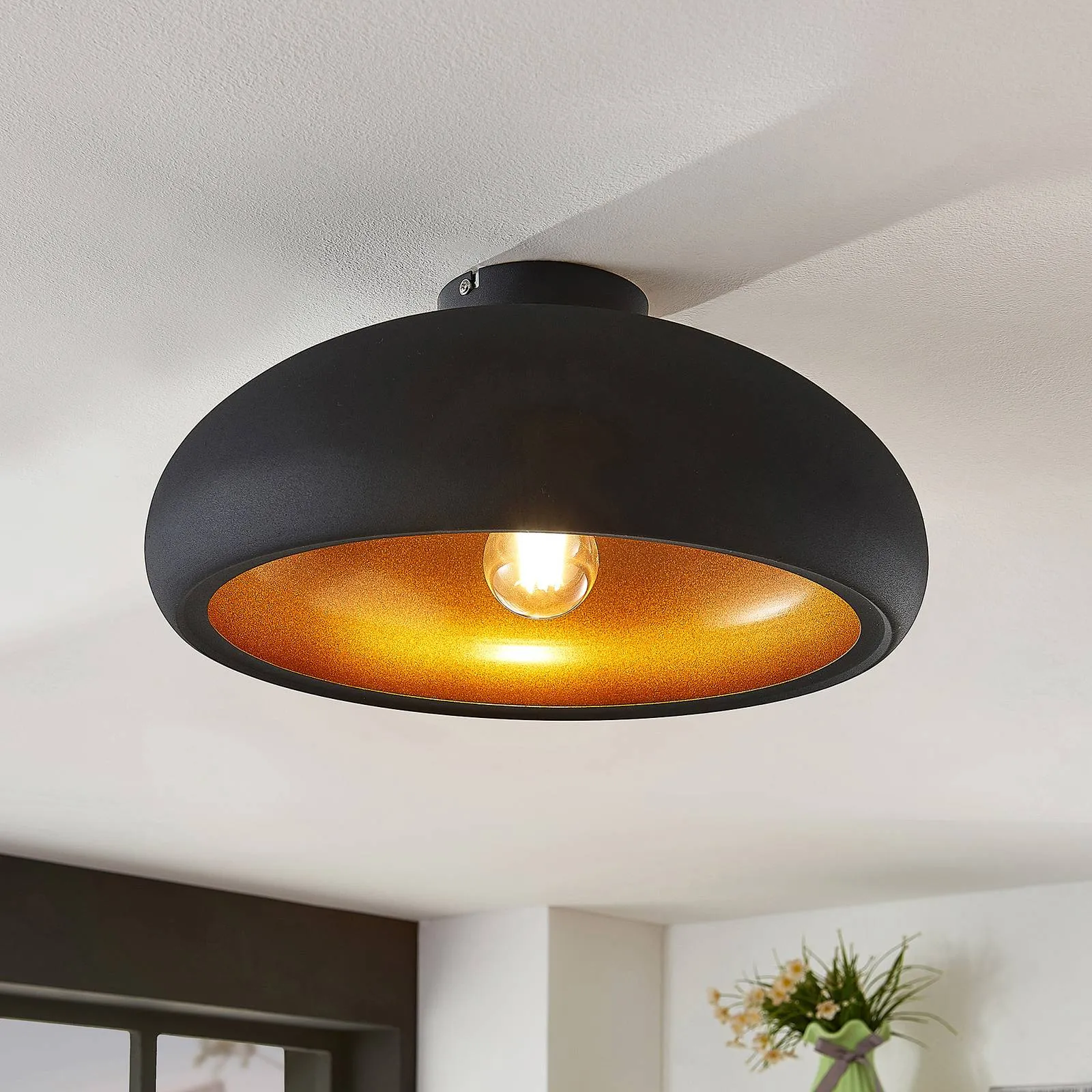 Gerwina metal ceiling lamp, black and gold