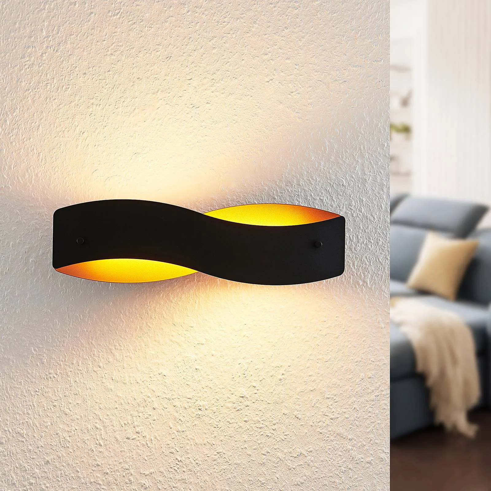 Arcchio Shana LED wall lamp, black and gold