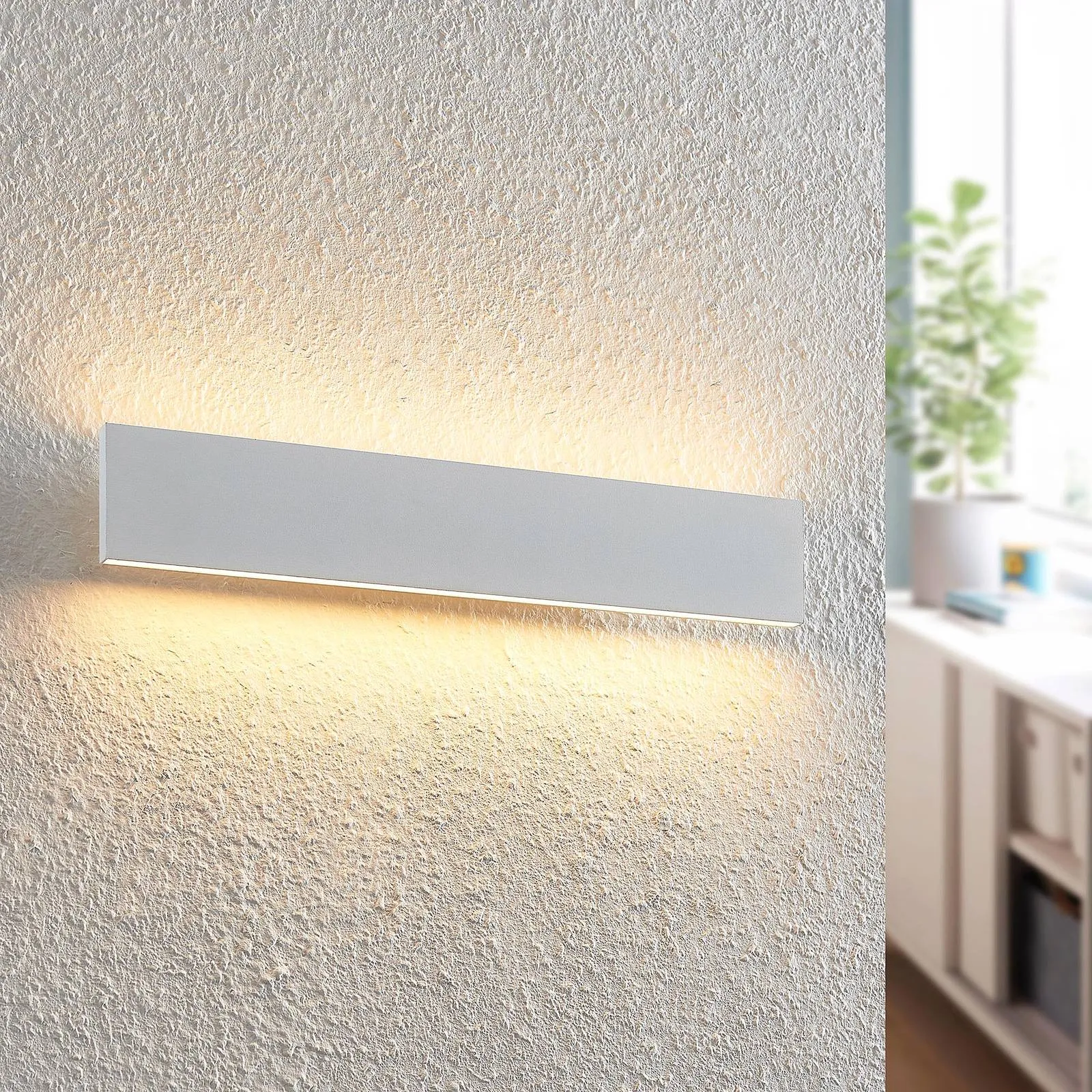 Lindby Ignazia LED wall light, 47 cm, white