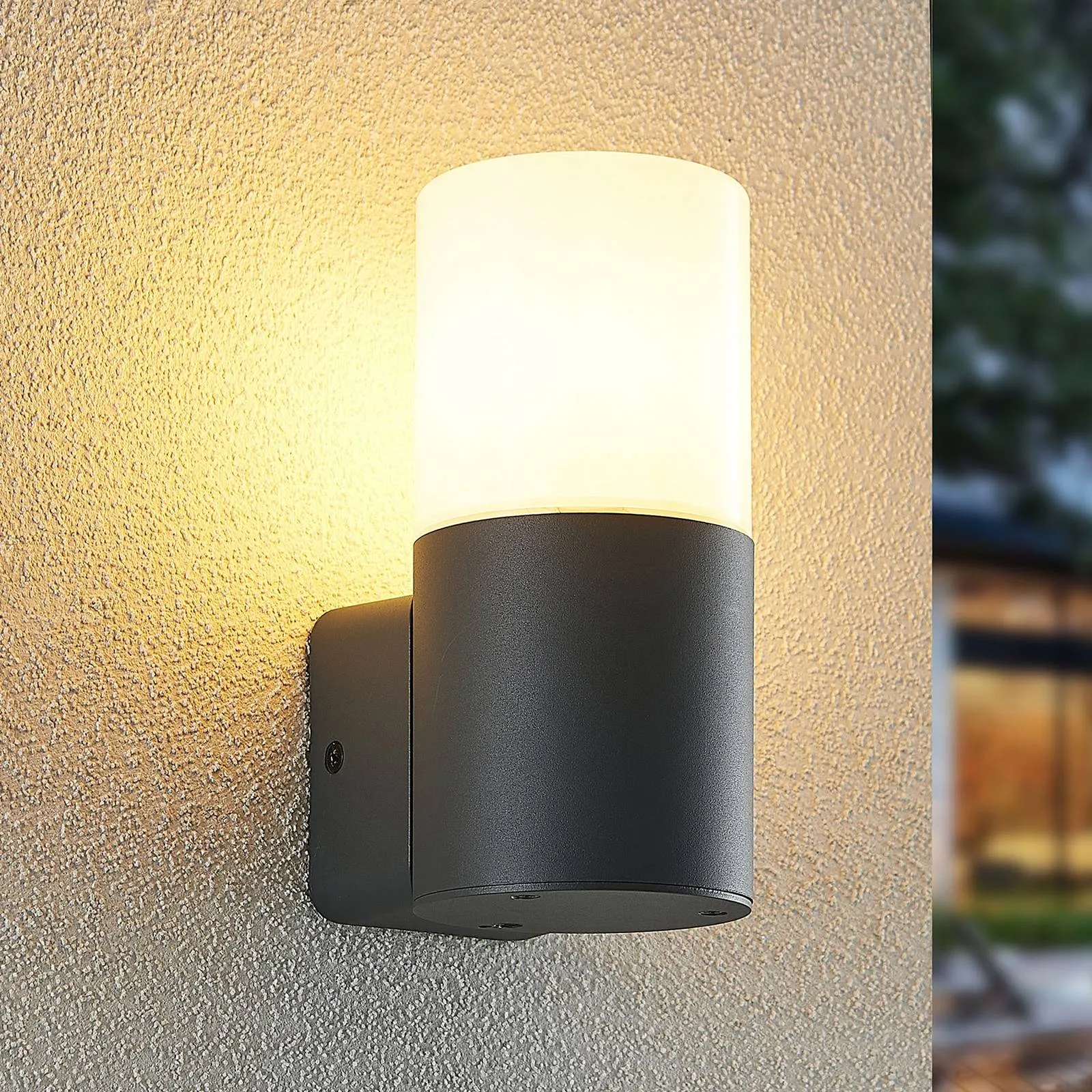 Lindby Tabyn outdoor wall light, one-bulb