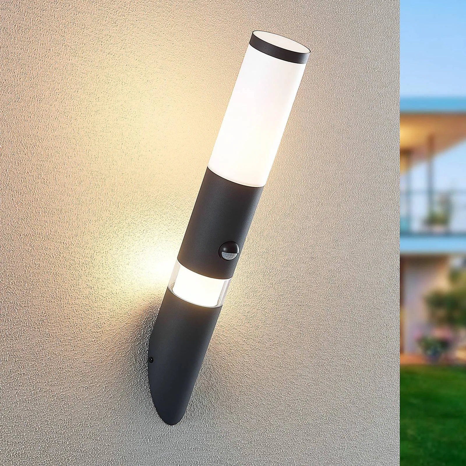 Lindby Okari outdoor wall light with sensor, 53 cm