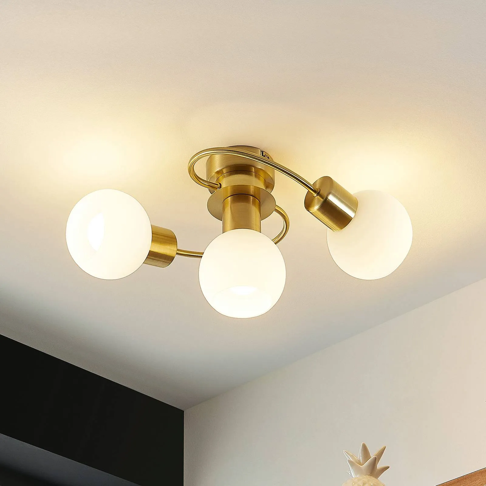 Lindby Ciala LED ceiling light, 3-bulb, brass