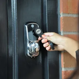 Yale Keyless Polished Chrome effect Smart Digital door lock