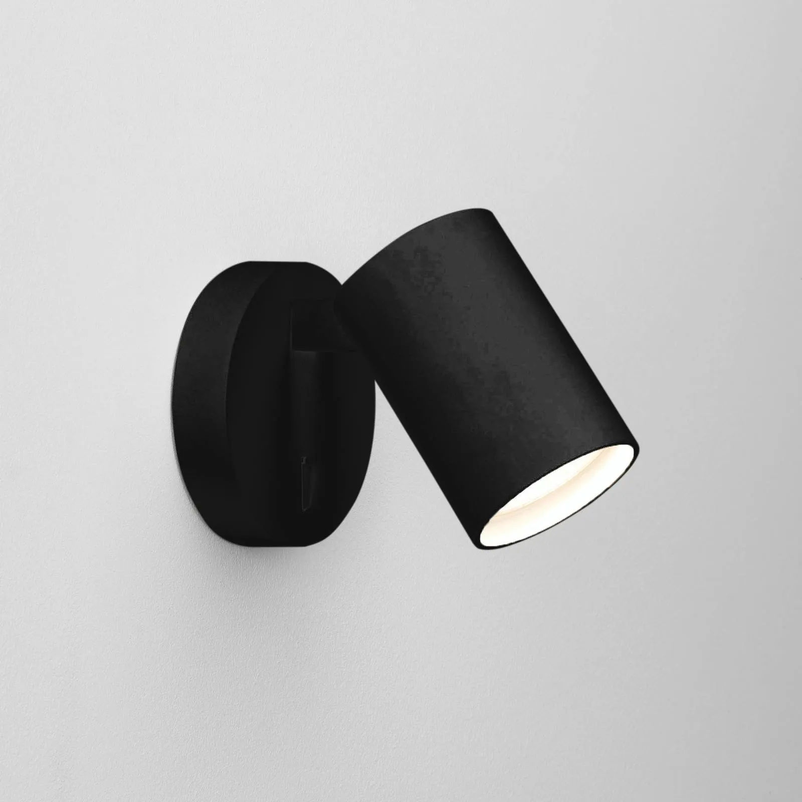 Astro Ascoli Single Switched spotlight, black