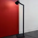 Mizuko - a puristic floor lamp in black