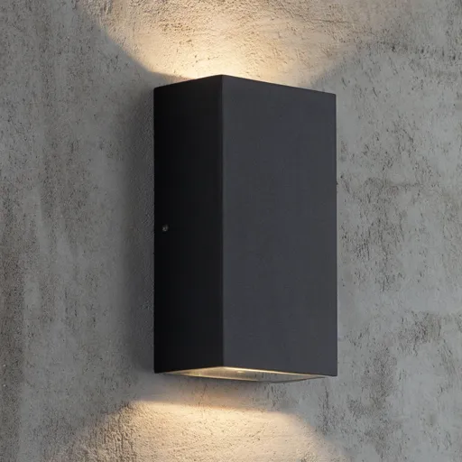 Rold LED outdoor wall lamp, angular shape