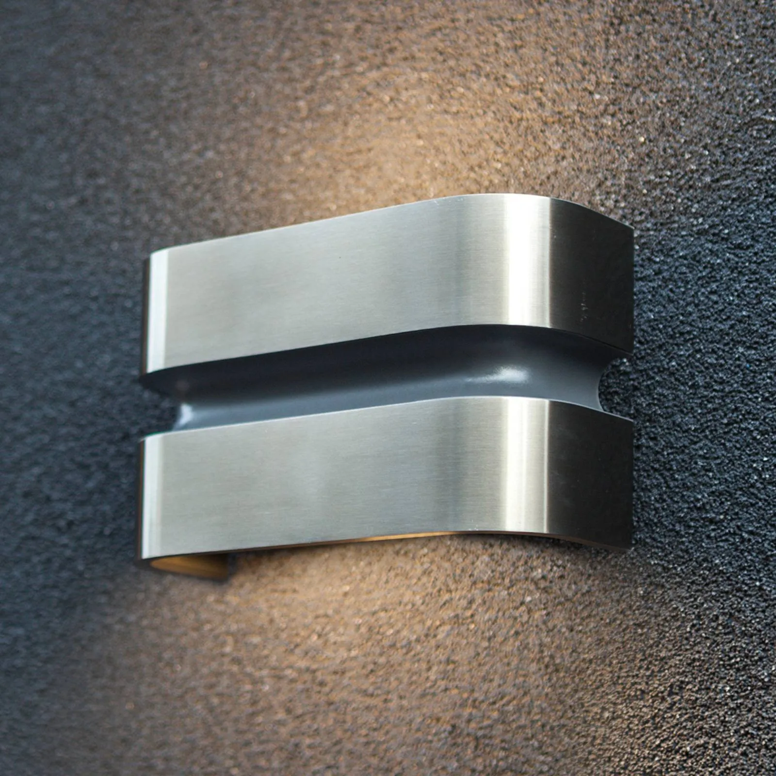 Maya LED outdoor wall light, stainless steel