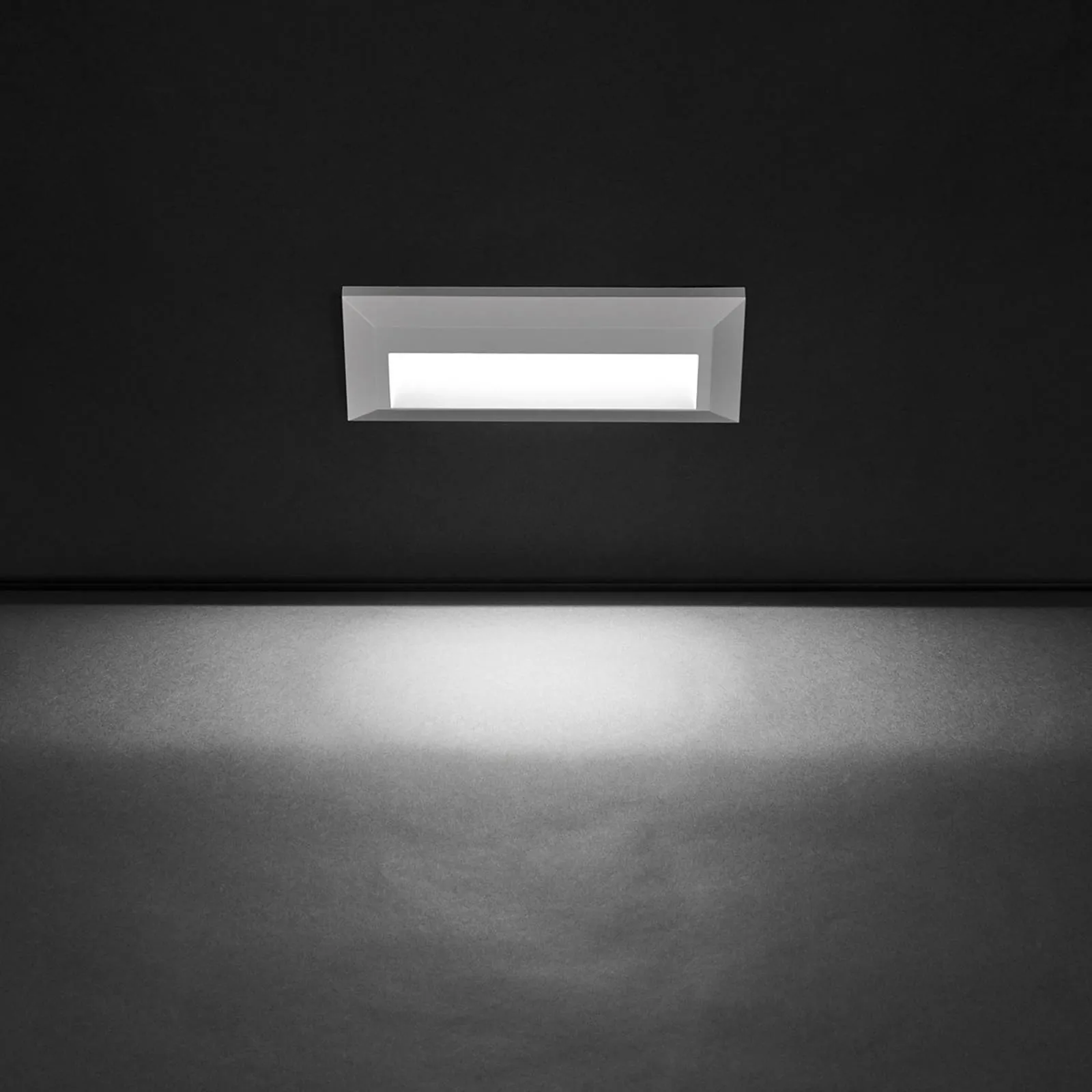 Wide beam Kössel LED outdoor wall light